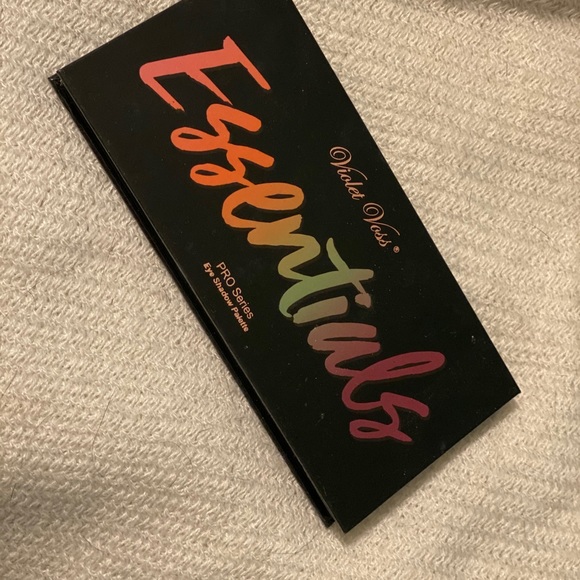 Eyeshadow - Picture 2 of 4